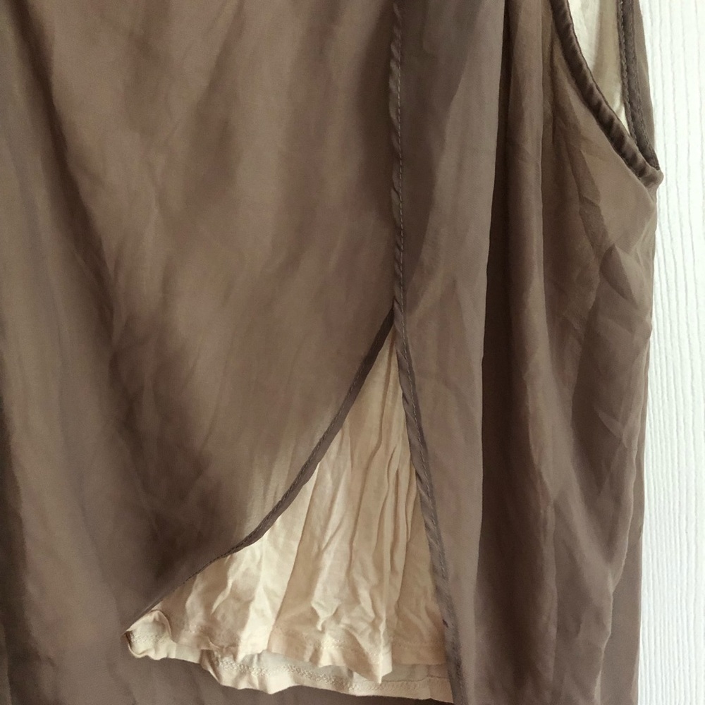 Back Slit Tank - Picture 3 of 3